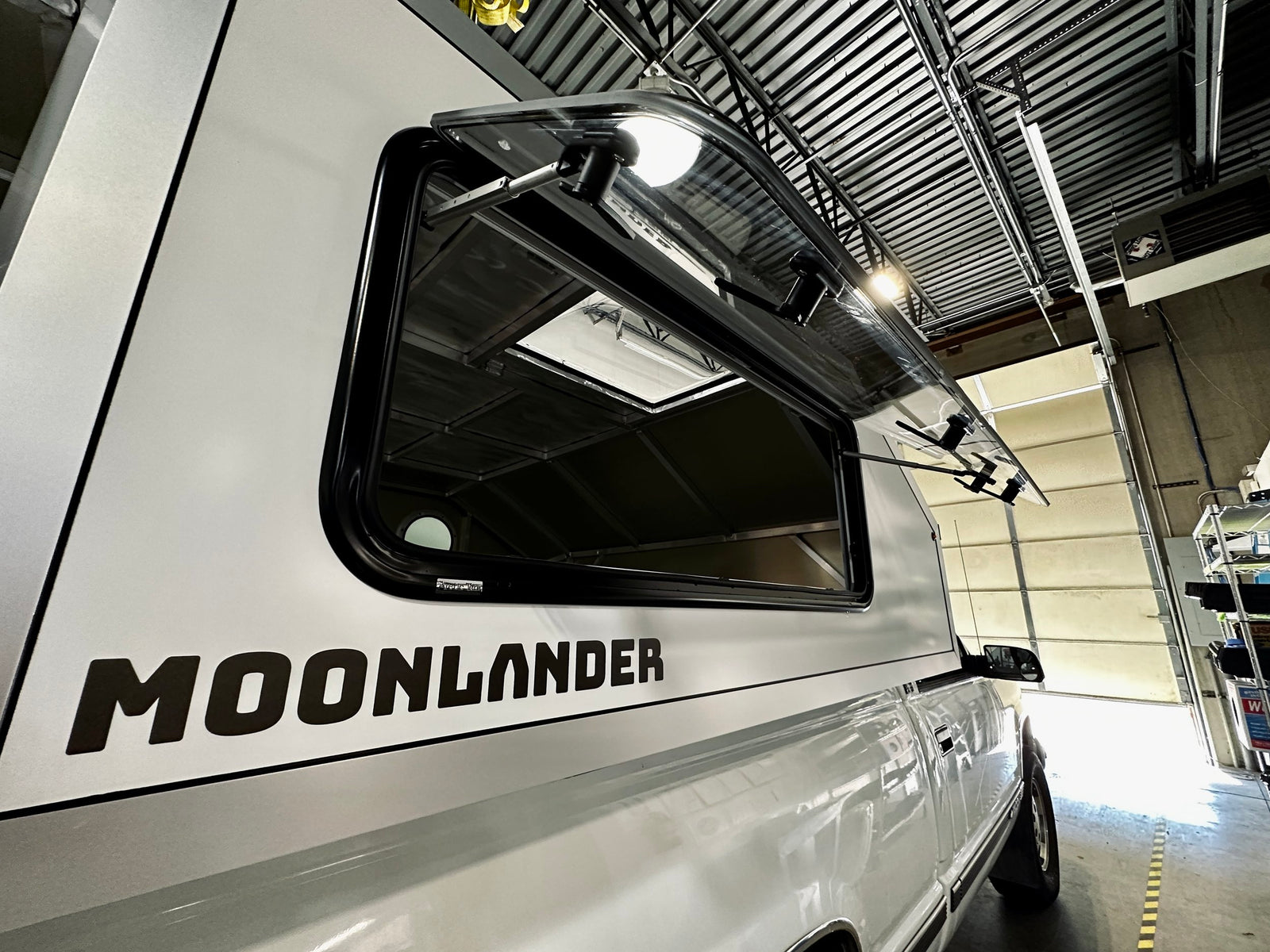 MOONLANDER X - Best Truck Bed Camper